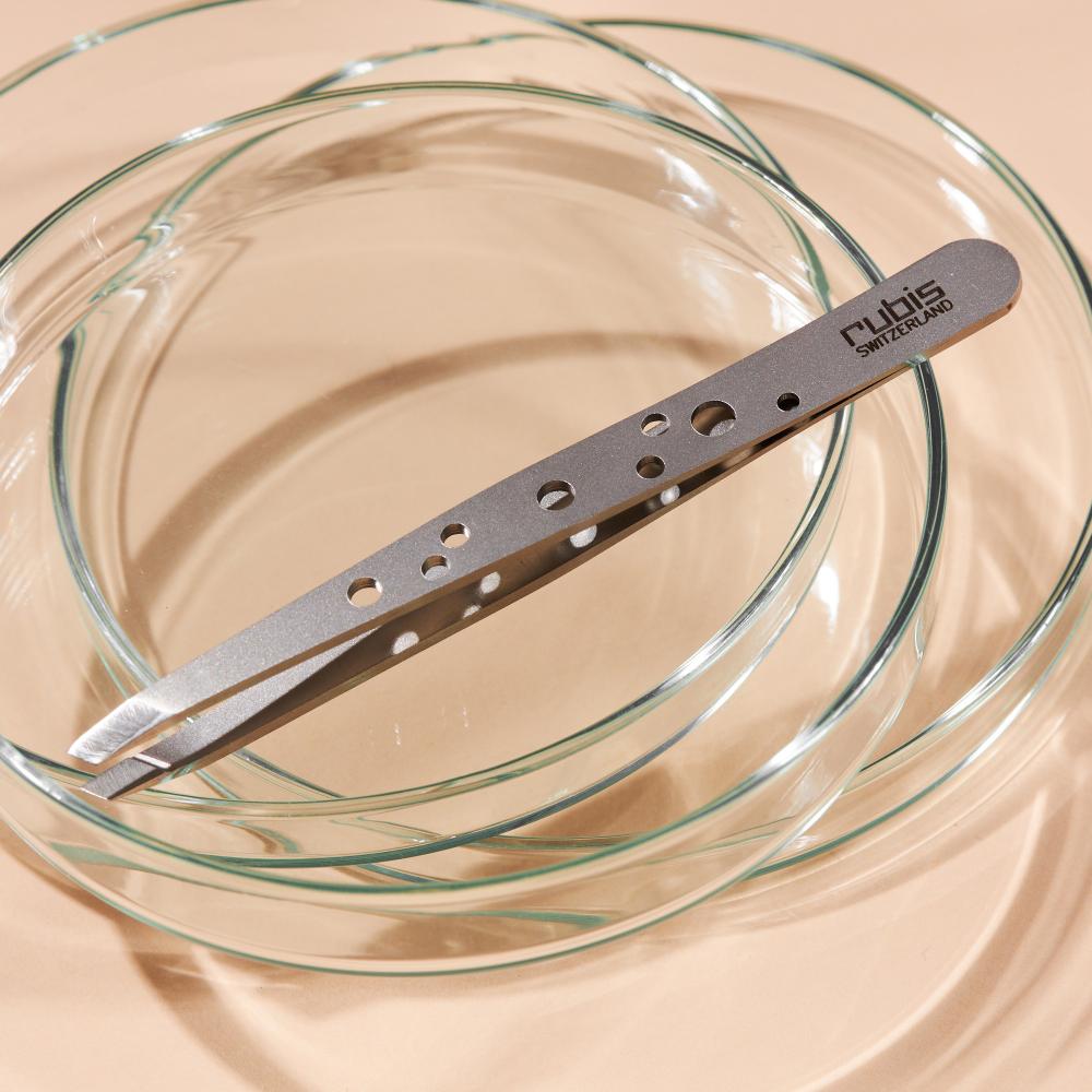 Rubis professional eyebrow tweezers in stainless steel, perforated with oblique tip