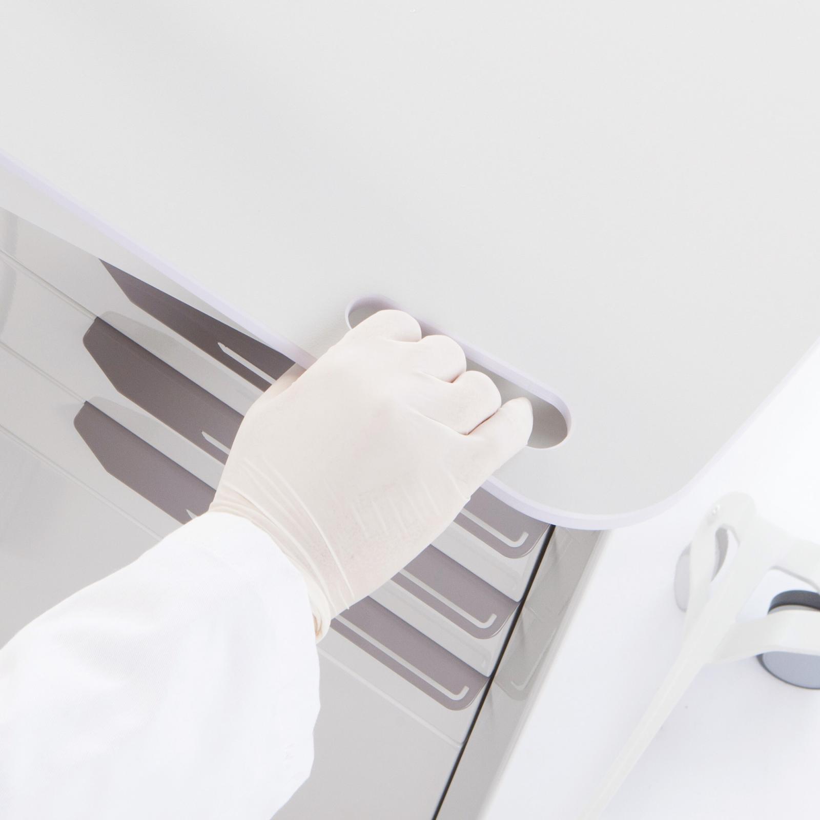 Podiatry unit Activ can be equipped with up to 3 instruments