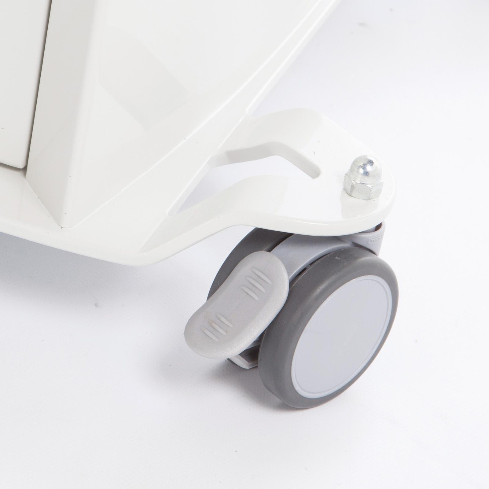Podiatry unit Activ can be equipped with up to 3 instruments