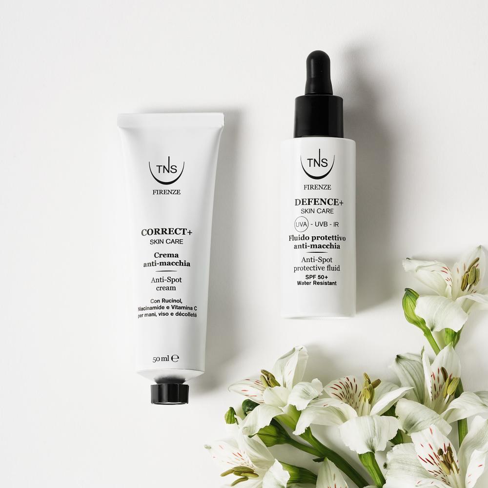 Display mit Correct+ Anti-Flecken-Creme und Defence+ SPF50 Sonnenschutzfluid für Hände, Gesicht, Dekolleté TNS