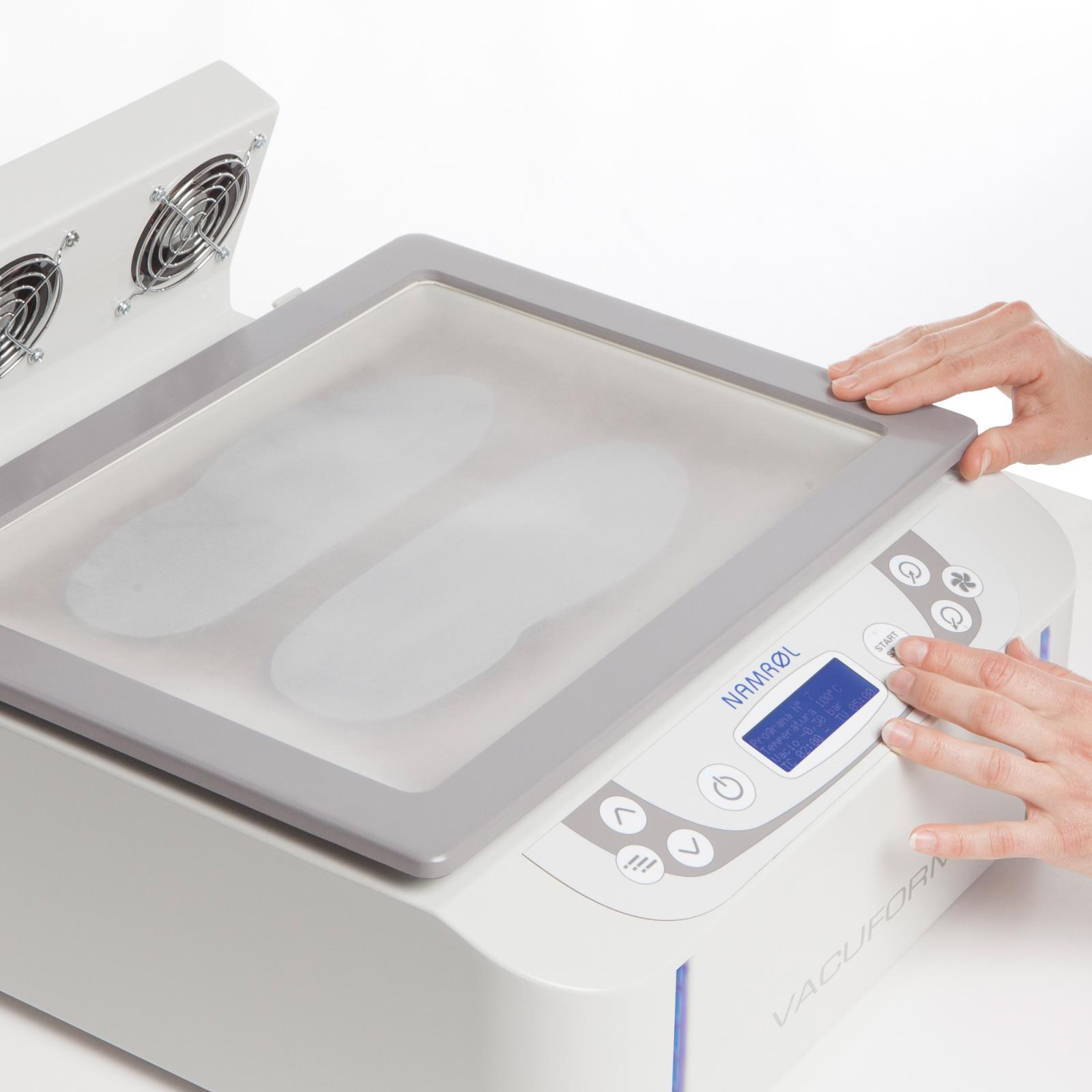 Termoformadora digital con pedal, bomba de vacío y sistema de refrigeración Vacuform.
