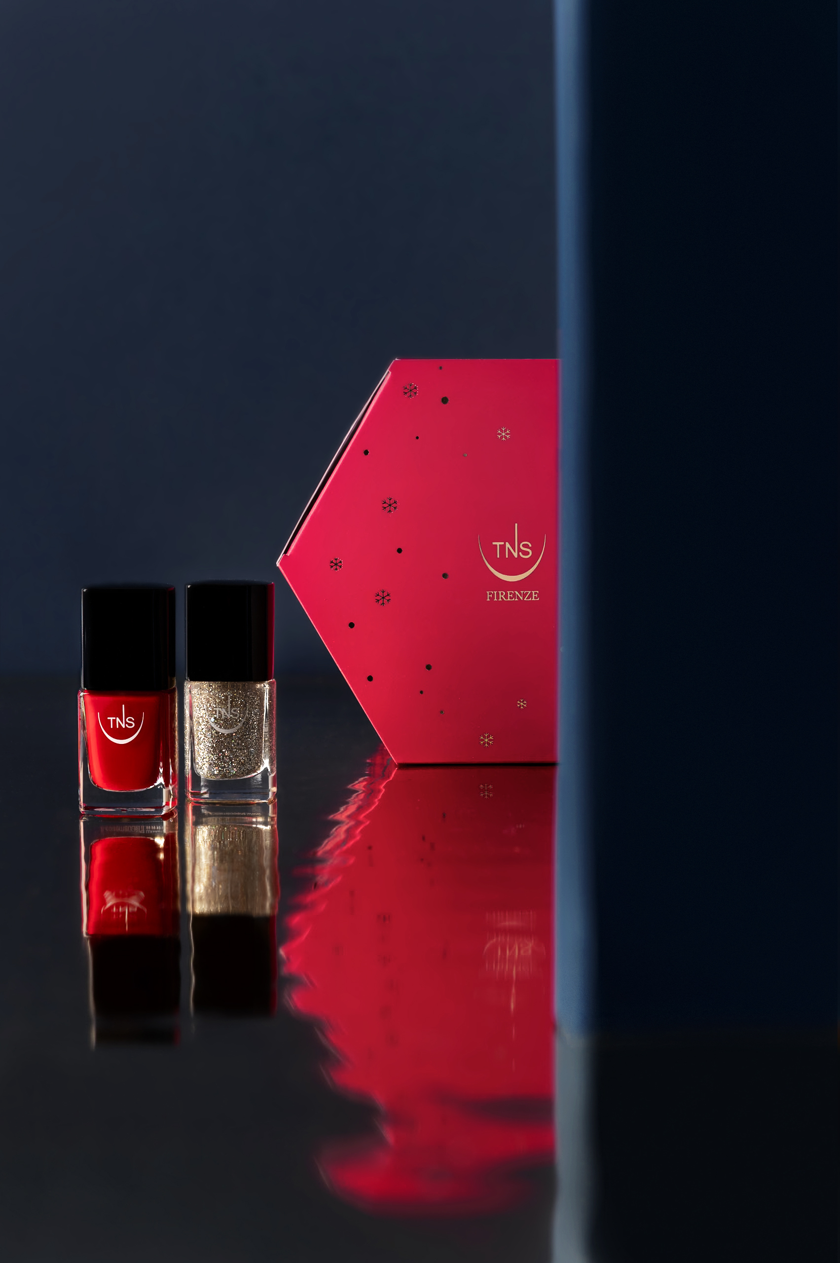 Cofanetto Christmas Beauty Gift con Smalto Rosso scuro e Smalto Glitter Oro TNS