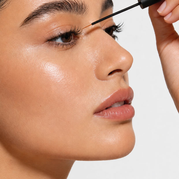 Augenbehandlungen und Make-up